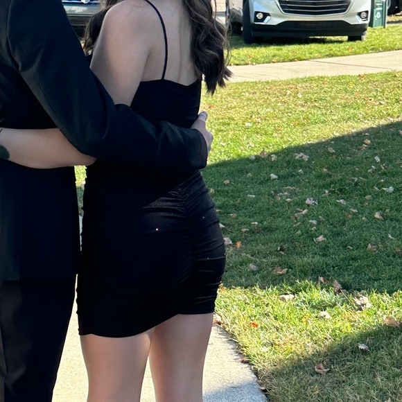 Black sparkly homecoming dress - Picture 4 of 4
